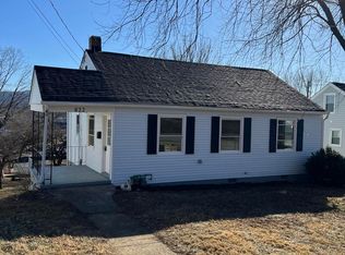 822 Lakeview St, Salem, VA 24153