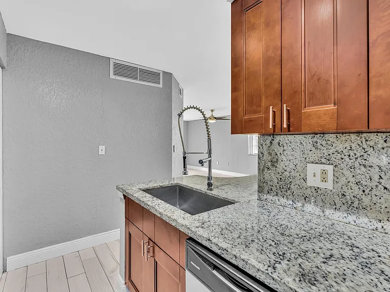 2851 N Oakland Forest Dr #111 — Photo 7