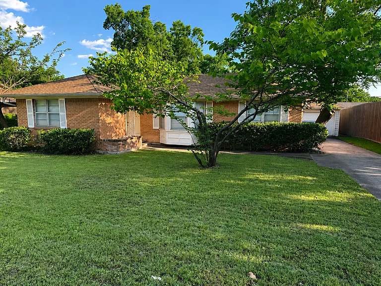 2118 Millmar Dr — Photo 1