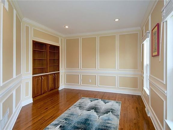 5th image of 9801 Braewick Dr