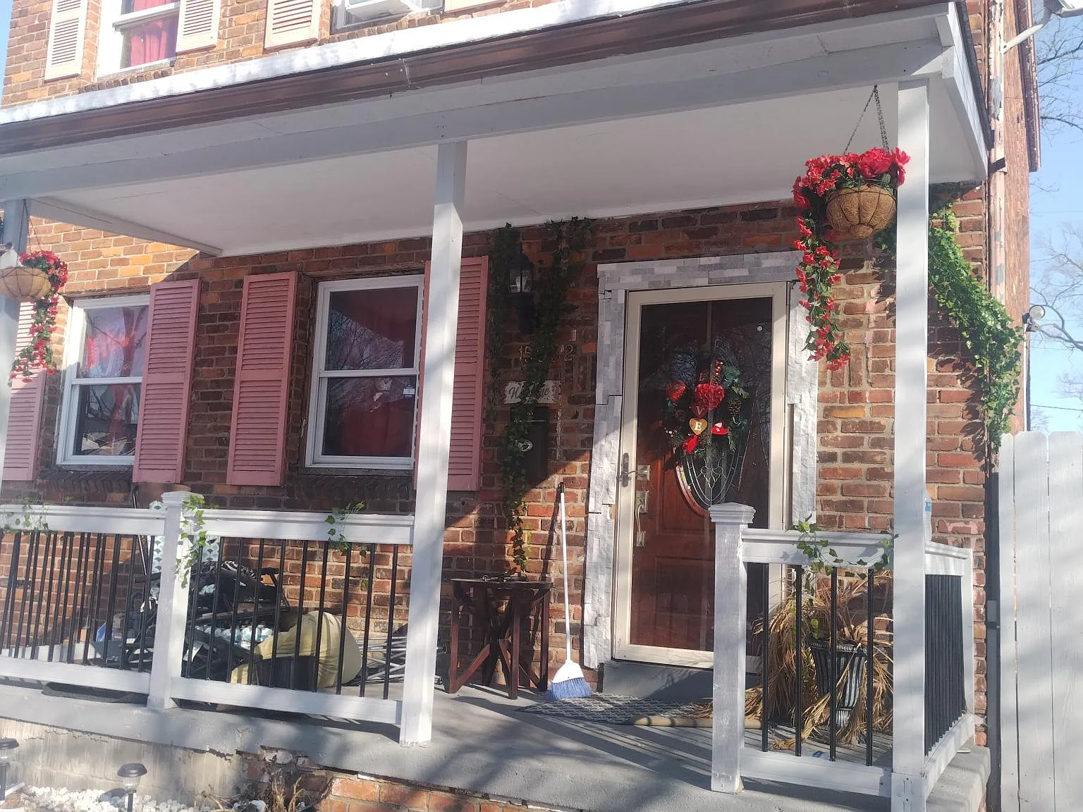 3 bed, 1200 sqft, $1,500 — Photo 1