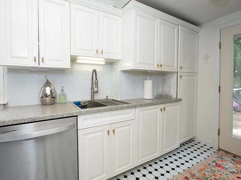 1510 Park Ave — Photo 6