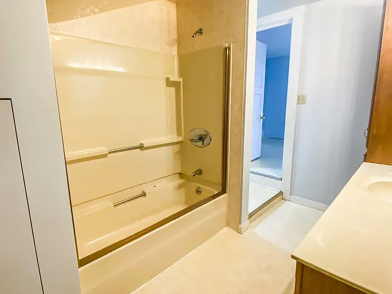 342 Main St #B — Photo 10