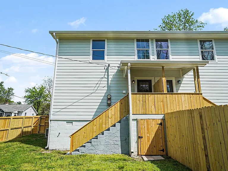 1500-1502 Bryan St — Photo 14