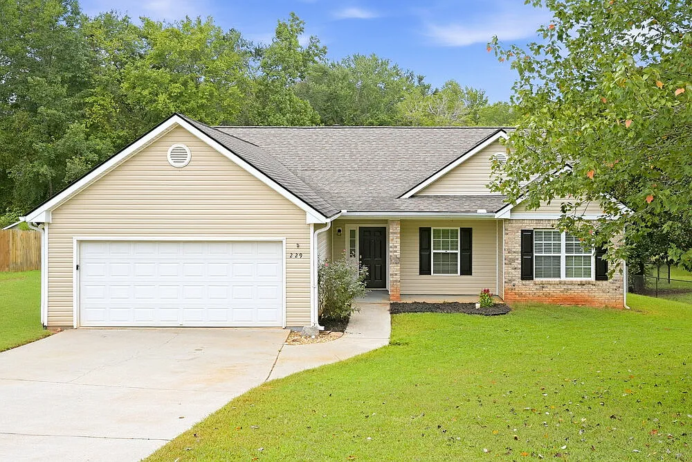 3 bed, 2.0 bath, 1683 sqft, $2,325 — Photo 1