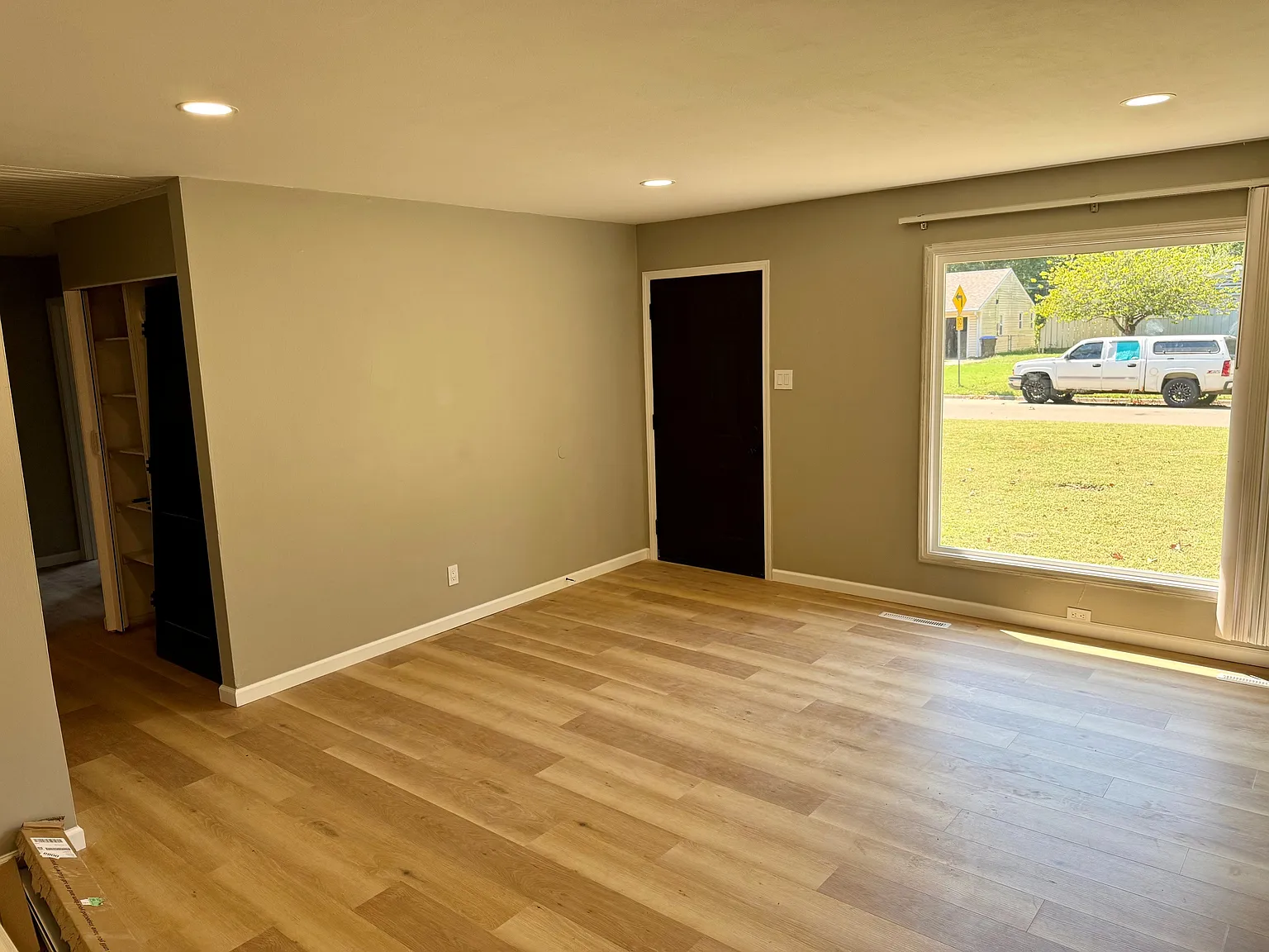 3 bed, 1076 sqft, $1,600 — Photo 2