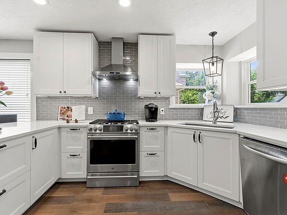 3rd image of 6315 Singing Creek Ln