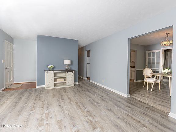 5th image of 2518 Savannah Rd