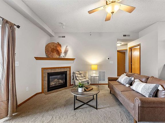 4th image of 460 Bradley Pl Unit 3