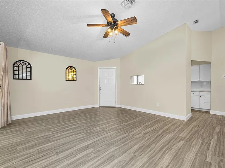 4638 Sheffield Dr — Photo 4