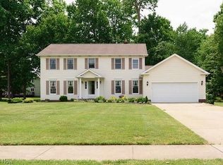 5986 Castlehill Dr, Highland Heights, OH 44143