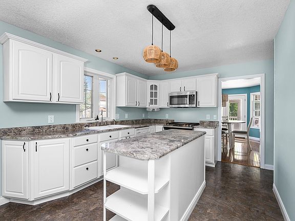 4th image of 2722 W 34th St