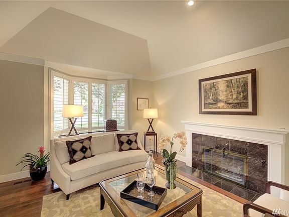 3rd image of 1714 Bellevue Way NE