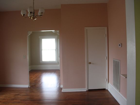 3rd image of 1412 Virginia St