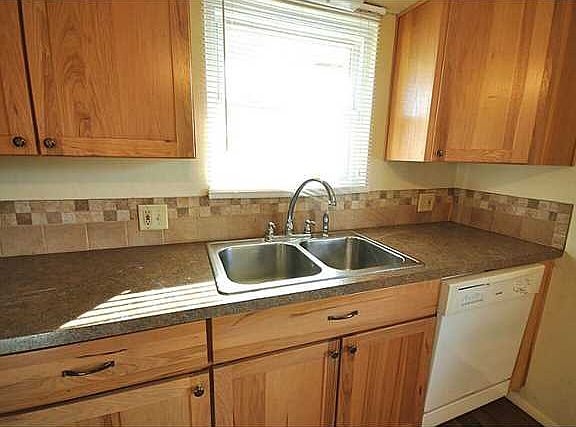 5th image of 713 Sackett St