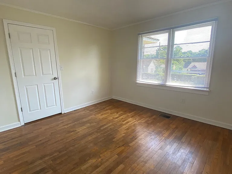 297 Macon Ave — Photo 16