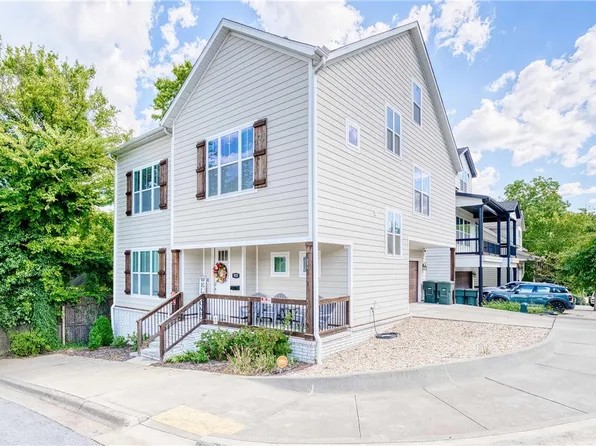 925 W Eagle St, Fayetteville, AR 72701
