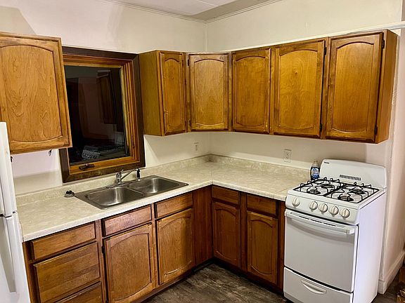 3rd image of 402 2nd Ave SE
