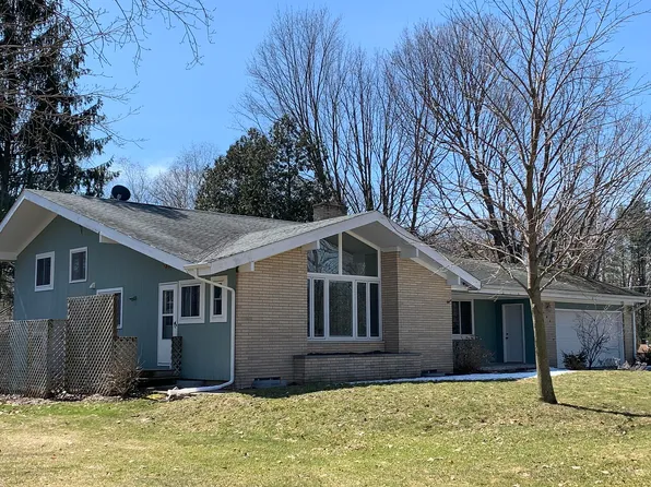 506 Lewis Ln, Fremont, MI 49412