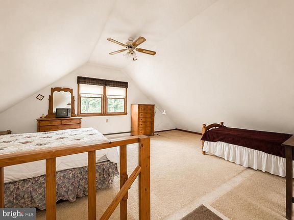 9th image of 903 Pin Oak Rd