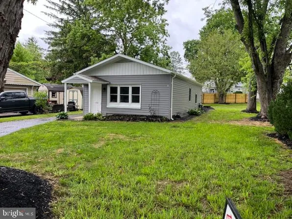 112 Village Green Ln, Lancaster, PA 17603