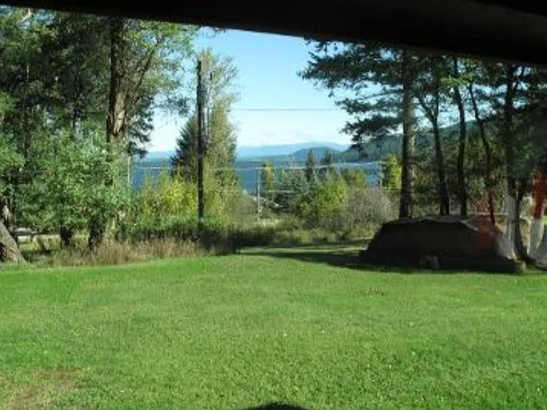 Lakeshore Dr — Photo 2