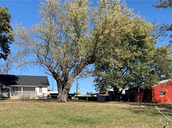 39378 W 120th St, Richmond, MO 64085