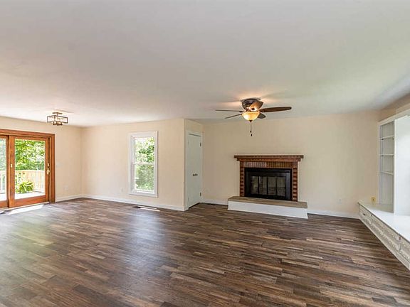2nd image of 4 Tracy Ln
