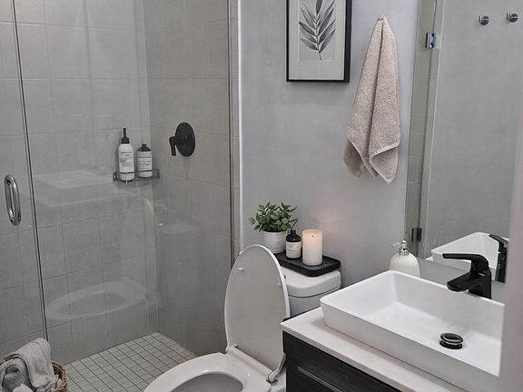5th image of 295 Cundles Rd E #606