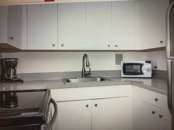 5th image of 880 Mandalay Ave #0