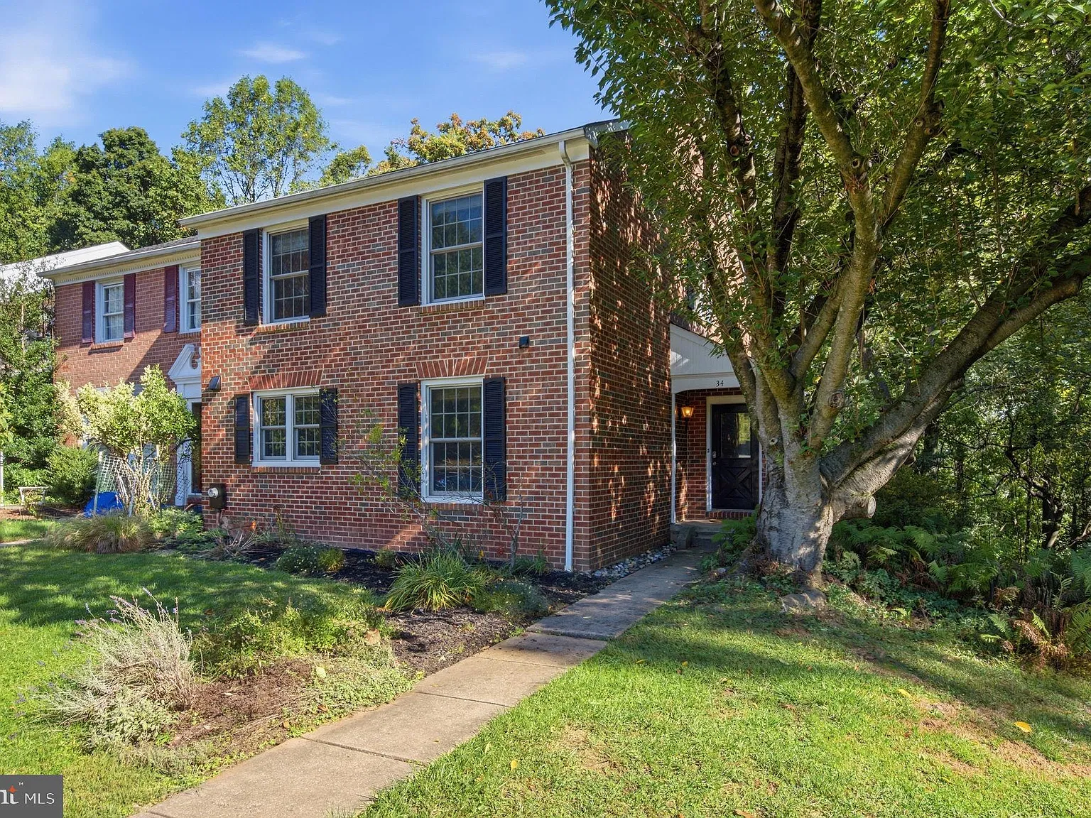 3 bed, 4.0 bath, 2719 sqft, $3,100 — Photo 2