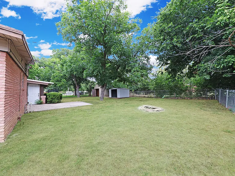 307 Oak St — Photo 25