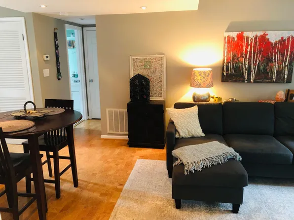 1309 E Abingdon Dr APT 4, Alexandria, VA 22314