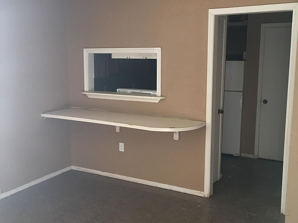 2nd image of 211 S Main St