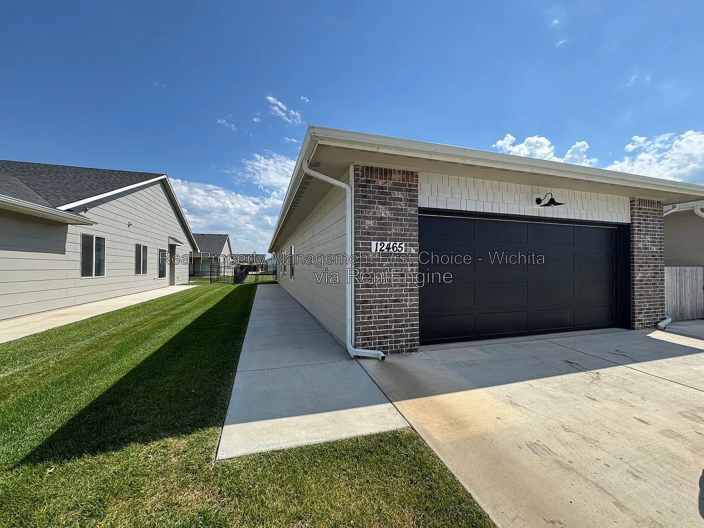 4 bed, 2.0 bath, 1376 sqft, $1,900 — Photo 2