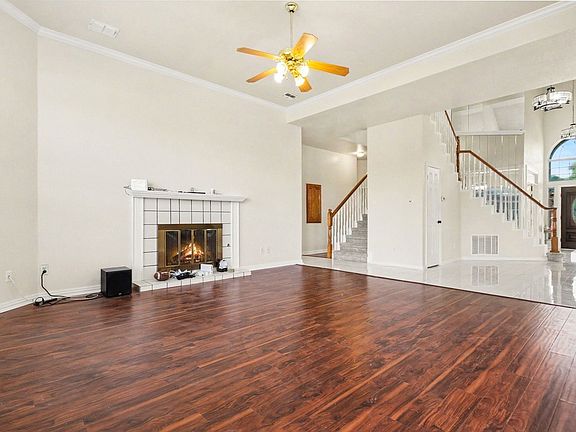 5th image of 1027 Creek Bnd