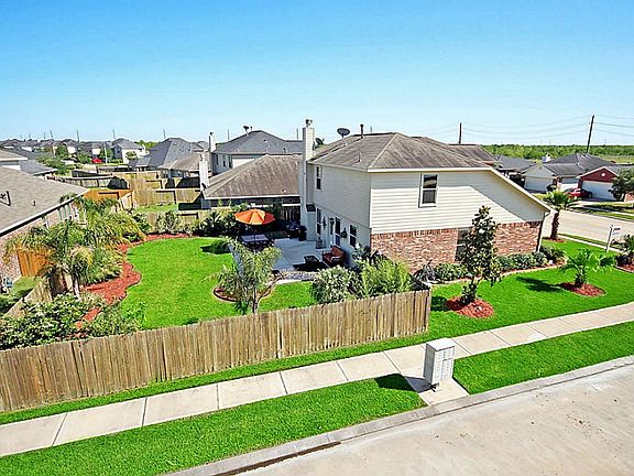 WOW! IMAGINE BACK YARD BBQS AND POSSIBLY YOUR OWN POOL! IT'S LIKE BEING ON A RELAXING  VACATION ALL OF THE TIME!