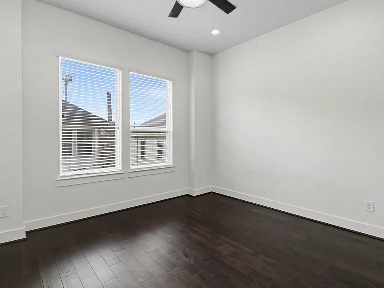 715 Hartman St — Photo 22