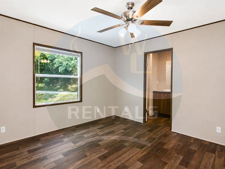 1033 Dillsboro Rd — Photo 6