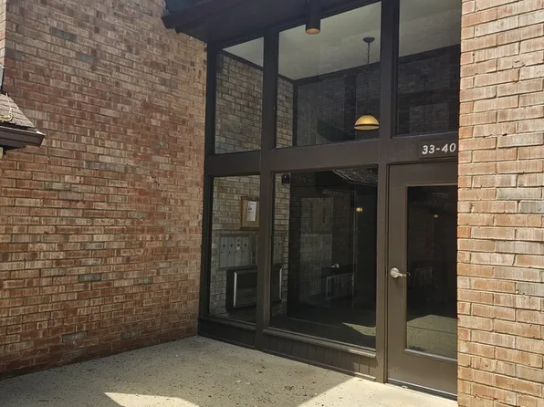 740 Saint Andrews Ln APT 37, Crystal Lake, IL 60014