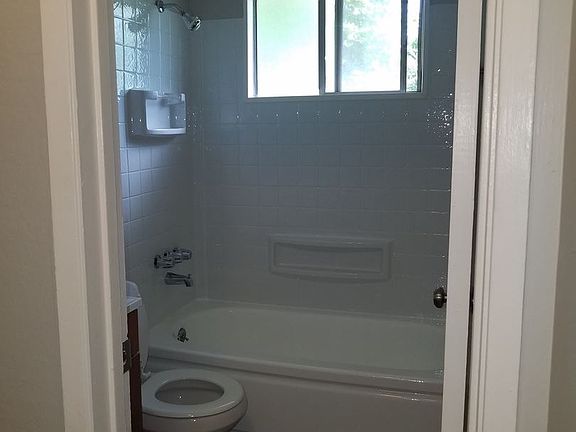 3rd image of 1006 Circuit Dr APT C