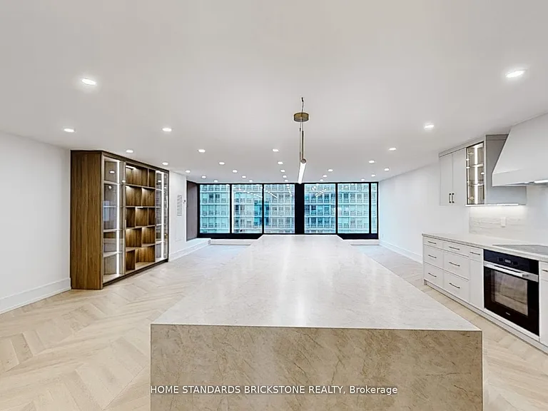 110 Bloor St W #1009 — Photo 11