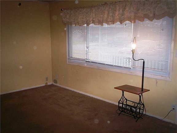 4th image of 2607 Falcon Dr