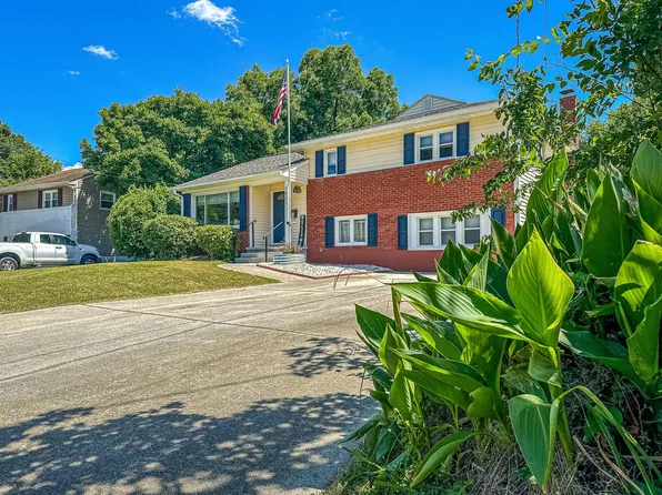 5521 Forest View Dr, Virginia Beach, VA 23455