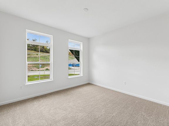 5th image of 4268 Hawthorn Dr