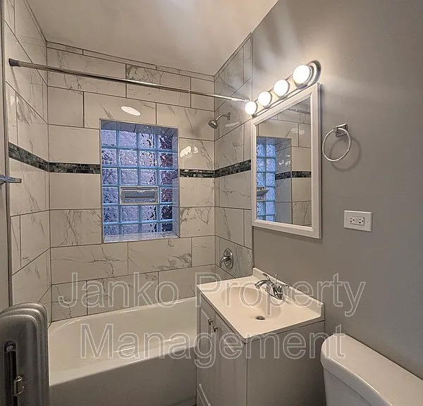 3116 W 61st St #2 — Photo 5