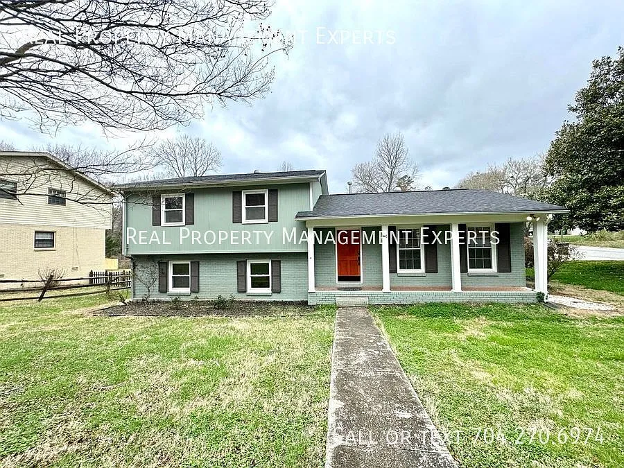 900 Tally Ho Ct