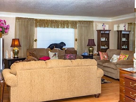 4th image of 9156 Bainbridge Pl