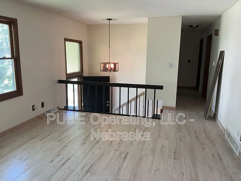 105 N Elm St — Photo 7