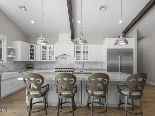 4933 E WHITTON Avenue, Phoenix, AZ 85018